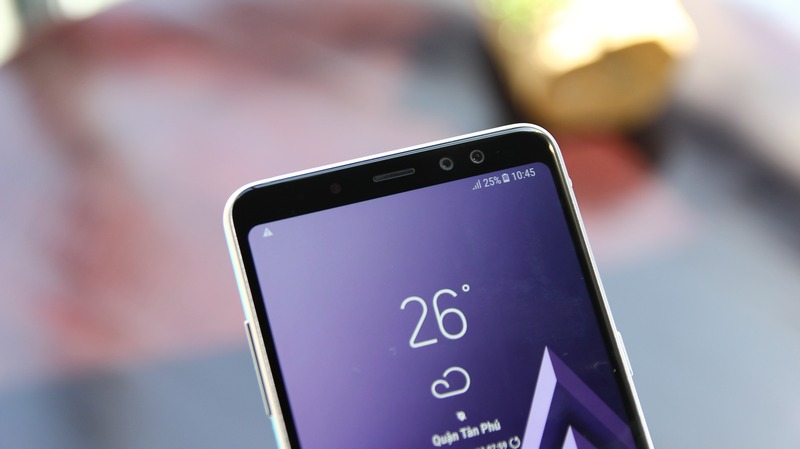 So sánh cấu hình giữa Galaxy A7 (2018) và Galaxy A8+ (2018)