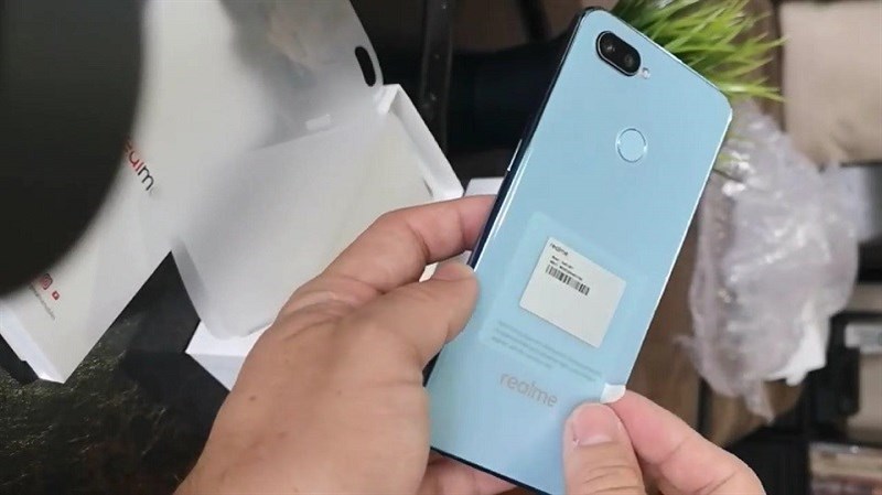 Xuất hiện video đập hộp Realme 2 Pro với màn hình giọt nước
