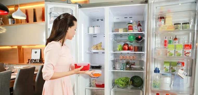 Để thực phẩm vừa đun nóng nguội bớt xuống tầm 70-80 độ C trong khoảng 10-15 phút rồi mới cho vào ngăn mát tủ lạnh