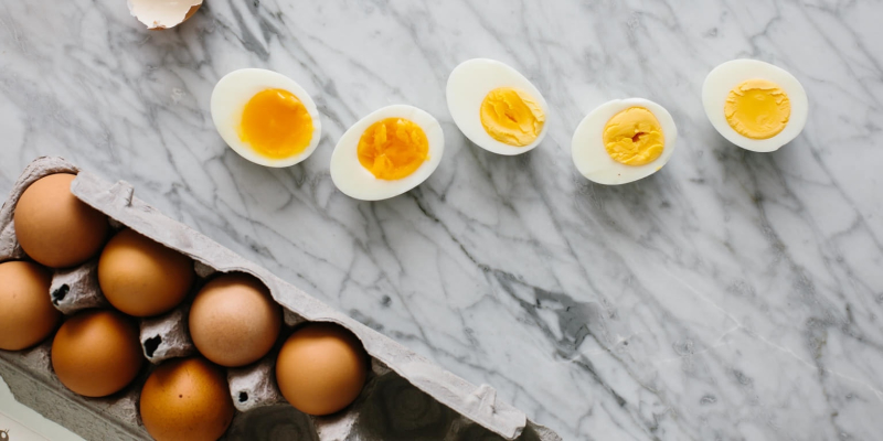 Trứng chưa chín kỹ có chứa rất nhiều vi khuẩn có hại cho cơ thể bé