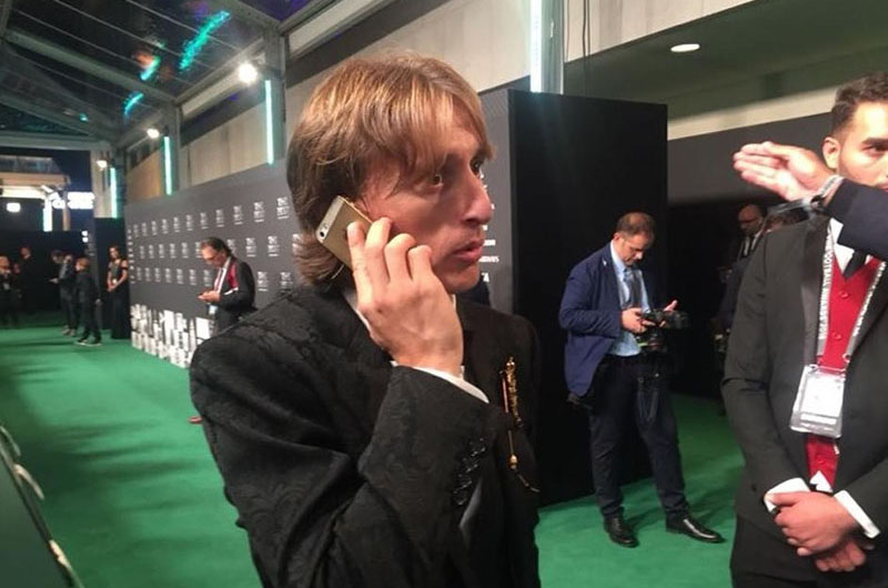 luka-modric-dung-iphone-5s luka-modric-dung-iphone-5s