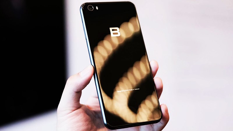 Bphone 3 sử dụng camera đơn, xóa phông với thuật toán DeepLab Google
