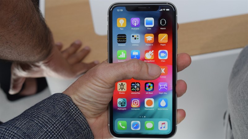 Tại sao iPhone XR là chiếc iPhone có thá»i lượng pin dà i nhất từ trưá»c tá»i nay?