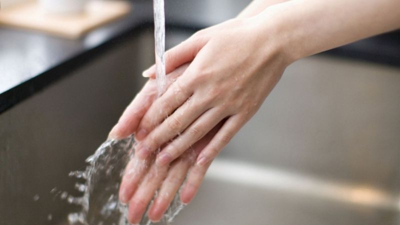 Hãy rửa tay thường xuyên để ngừa sự lây lan của bệnh
