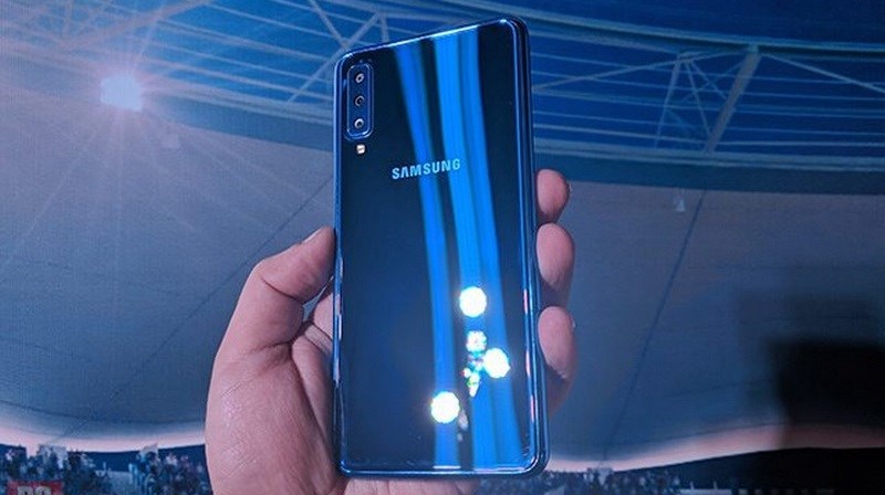Samsung ra mắt Galaxy A7 (2018) 3 camera tại Việt Nam, giá bán được hé lộ Samsung ra mắt Galaxy A7 (2018) 3 camera tại Việt Nam, giá bán được hé lộ