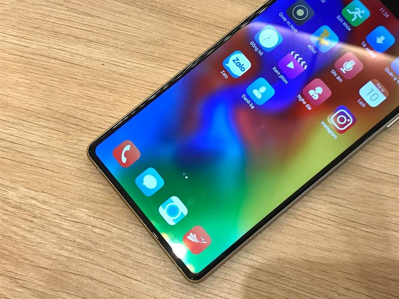 Trên tay nhanh Bphone 3 Pro: Chip Snapdragon 660, camera đơn xóa phông, giá 10 triệu