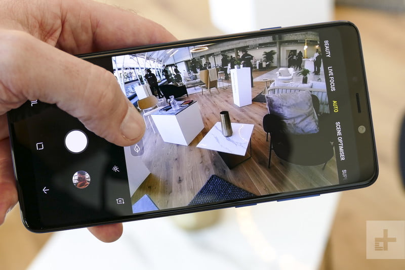 Trên tay và đánh giá nhanh Galaxy A9 (2018): 4 camera đa năng, thiết kế cao cấp… - ảnh 4 Trên tay và đánh giá nhanh Galaxy A9 (2018): 4 camera đa năng, thiết kế cao cấp… - ảnh 4
