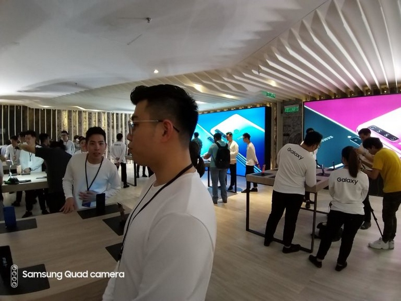 Những tính năng tốt nhất trên Galaxy A9 (2018): Chủ yếu về camera