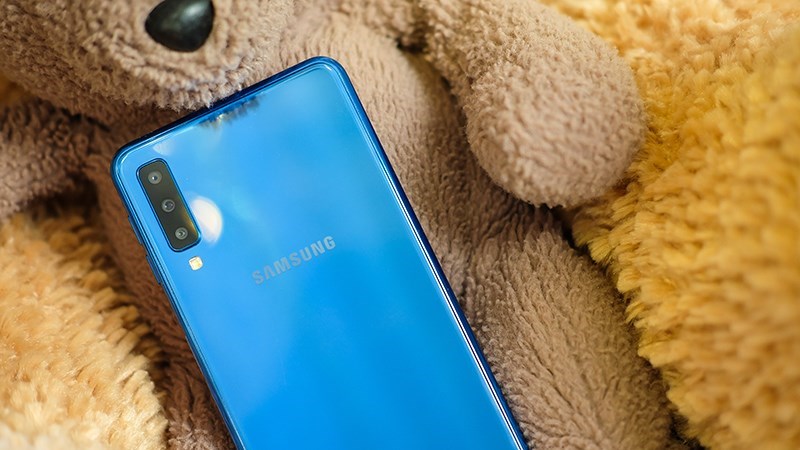 Galaxy A7 (2018): Ấn tượng với 3 camera có đáng mua hay không? - ảnh 1 Galaxy A7 (2018): Ấn tượng với 3 camera có đáng mua hay không? - ảnh 1