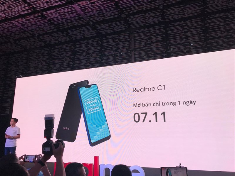 Trên tay nhanh Realme C1: Màn hình tai thỏ, cam kép, pin 4.230 mAh, giá 2.5 triệu