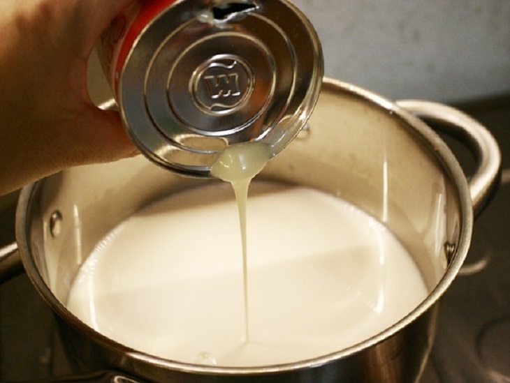 Bước 1 Pha hỗn hợp sữa Sữa chua úp ngược