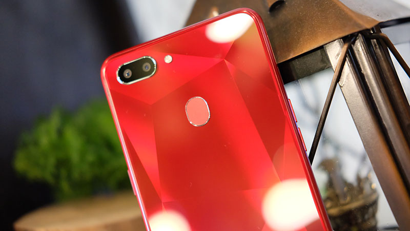 thiết kế realme 2