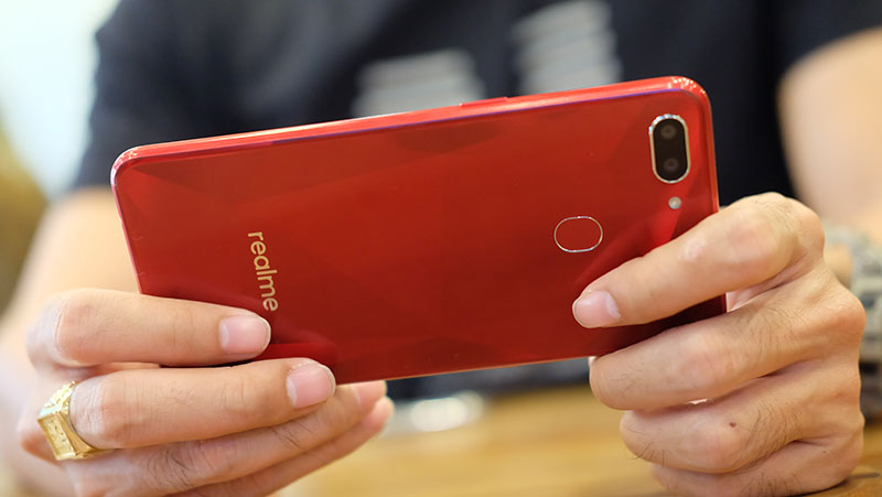 realme 2 đánh giá chi tiết