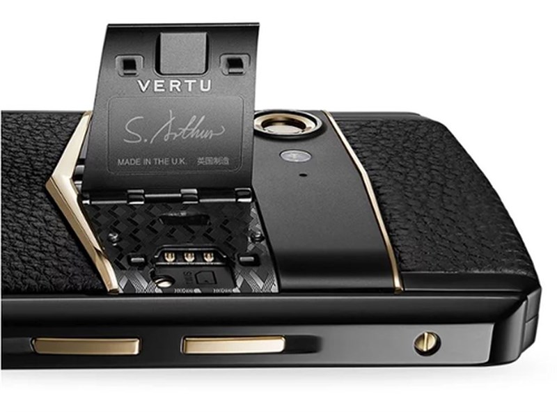 Vertu Aster P ra mắt: Lưng da cá sấu, màn Sapphire, giá từ 120 triệu