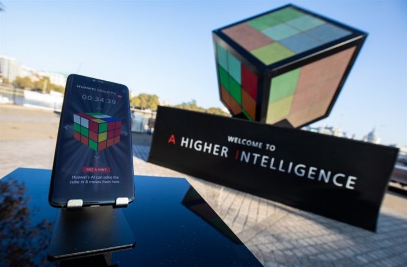 Mừng ngày ra mắt Mate 20 Pro, Huawei dựng khối Rubik khổng lồ ở London