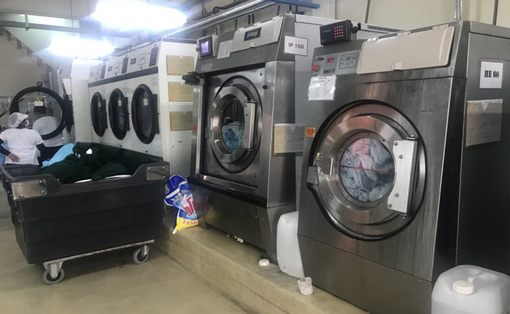 Máy giặt công nghiệp phù hợp với nhu cầu giặt quần áo với số lượng lớn