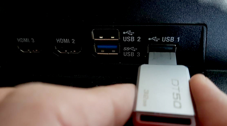Cắm USB vào tivi Samsung