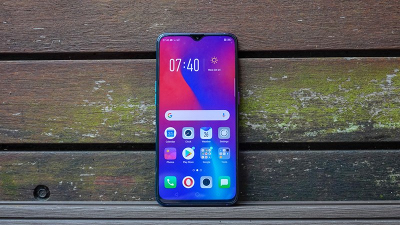 Trên tay OPPO R17 Pro: Chip Snapdragon 710, 3 camera 3D, mặt lưng đổi màu