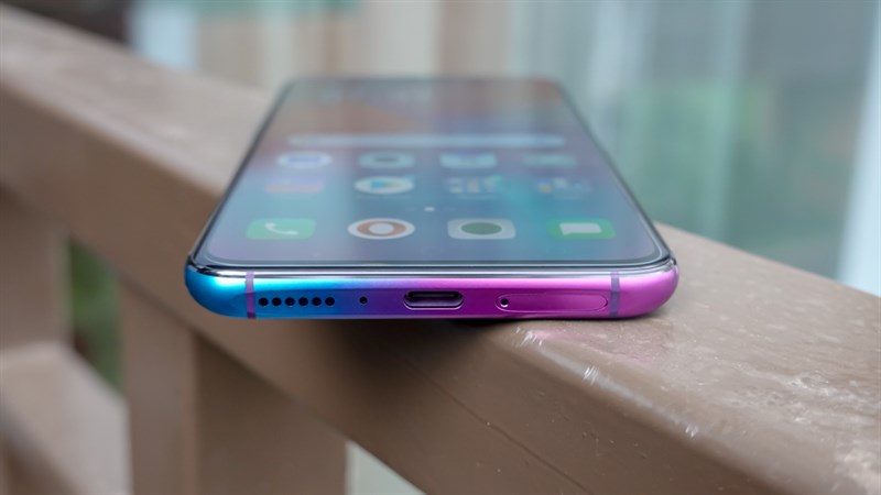 Trên tay OPPO R17 Pro: Chip Snapdragon 710, 3 camera 3D, mặt lưng đổi màu