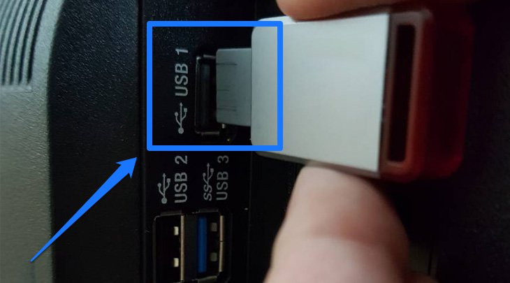 Cách xem phim, nhạc, ảnh trong USB trên Android tivi Sony 2018 > Cắm USB vào tivi