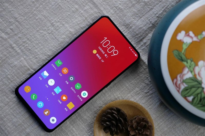 Trên tay Lenovo Z5 Pro: Màn hình trượt, vân tay dưới màn hình, 4 camera - ảnh 1 Trên tay Lenovo Z5 Pro: Màn hình trượt, vân tay dưới màn hình, 4 camera - ảnh 1