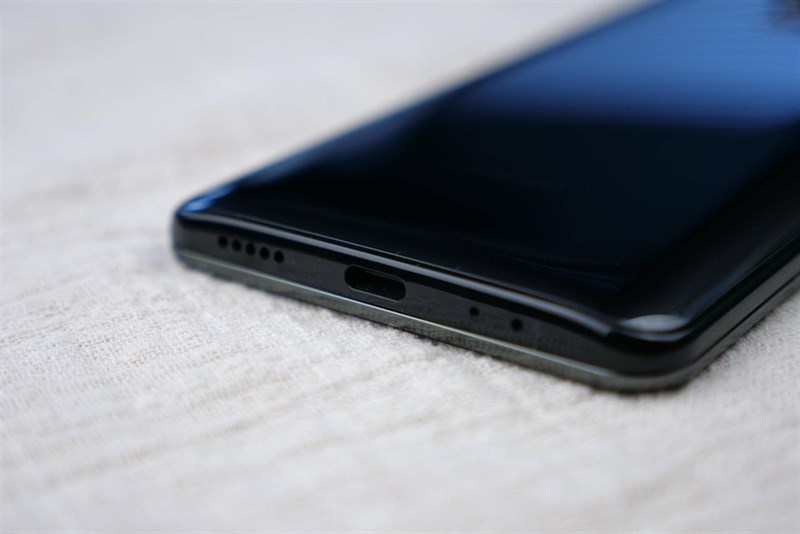 Trên tay Lenovo Z5 Pro: Màn hình trượt, vân tay dưới màn hình, 4 camera - ảnh 4 Trên tay Lenovo Z5 Pro: Màn hình trượt, vân tay dưới màn hình, 4 camera - ảnh 4