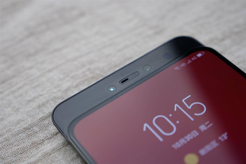 Trên tay Lenovo Z5 Pro: Màn hình trượt, vân tay dưới màn hình, 4 camera - ảnh 2 Trên tay Lenovo Z5 Pro: Màn hình trượt, vân tay dưới màn hình, 4 camera - ảnh 2