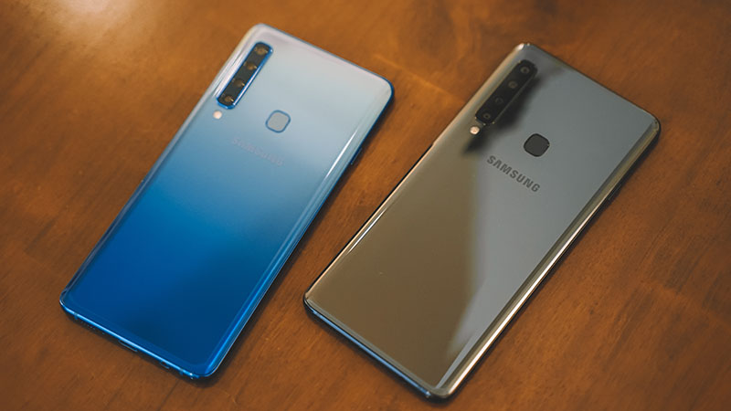 Trên tay nhanh bá» Äôi Galaxy A9 (Xanh và Äen) 4 camera tại Viá»t Nam