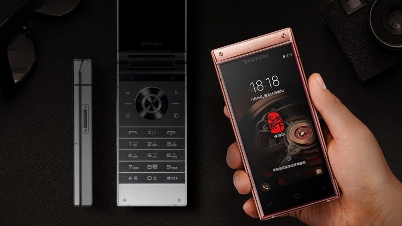 Samsung W2019 ra mắt: Màn hình kép, camera kép, Snapdragon 845 Samsung W2019 ra mắt: Màn hình kép, camera kép, Snapdragon 845