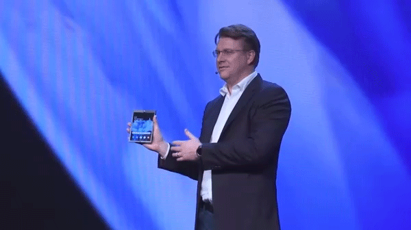 dien-thoai-man-hinh-gap-samsung