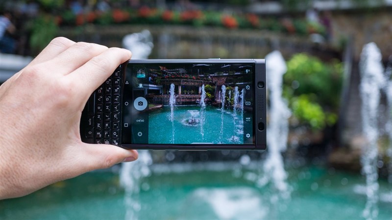 BlackBerry KEYone và KEYone Black Edition