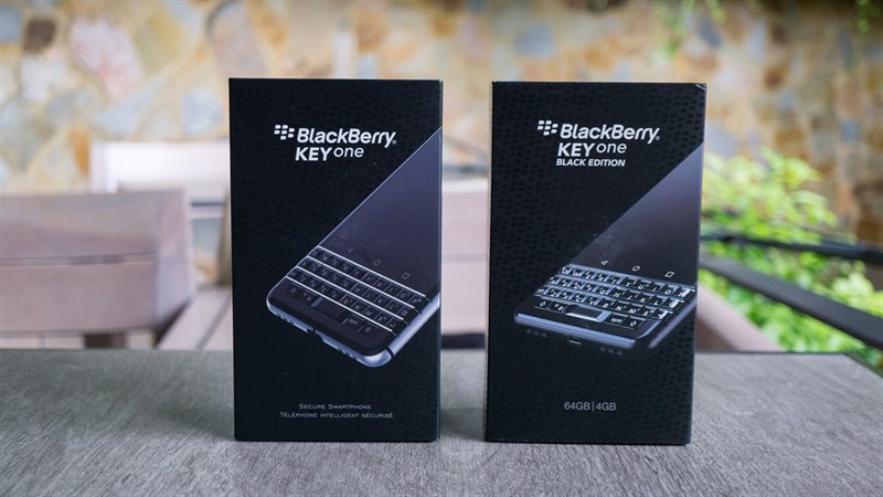 Mở hộp và chia sẻ nhanh giữa BlackBerry KEYone và KEYone Black Edition Mở hộp và chia sẻ nhanh giữa BlackBerry KEYone và KEYone Black Edition