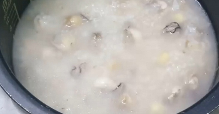 Cách nấu cháo hàu hạt sen bổ dưỡng