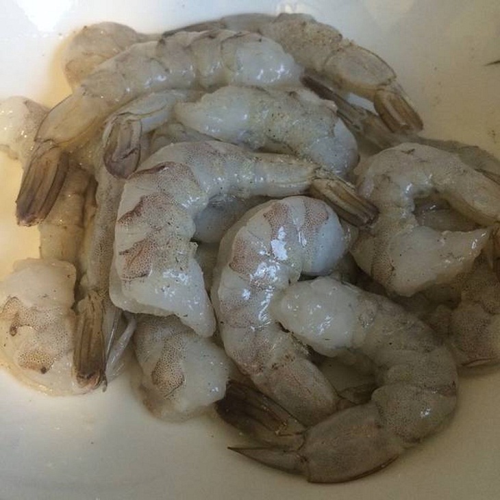 Image of whole fresh shrimp