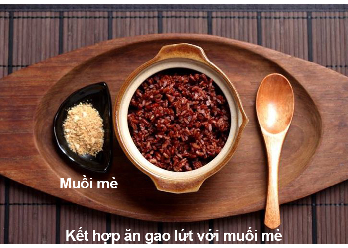 Dùng gạo lứt với muối mè