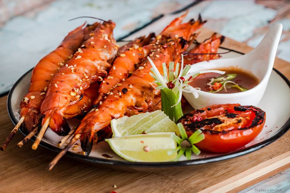 How to make delicious grilled shrimp with chili salt at home