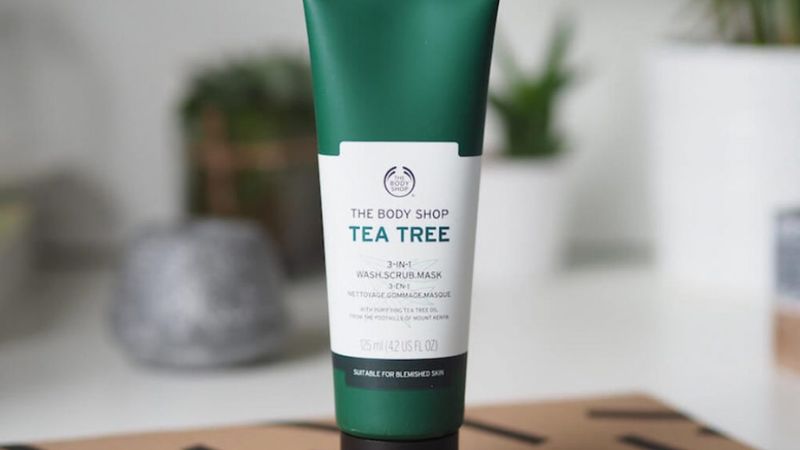 Kem tẩy da chết The Body Shop Tea Tree 3-in-1 Scrub