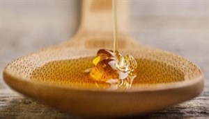 3 cách tẩy tế bào chết cho môi bằng mật ong cho đôi môi mềm mọng quyến rũ