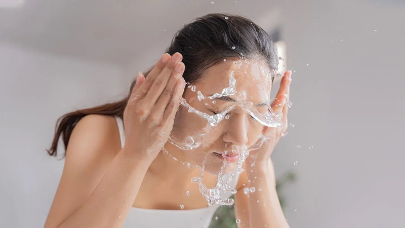 Cách sử dụng sữa rửa mặt hiệu quả cho da hỗn hợp