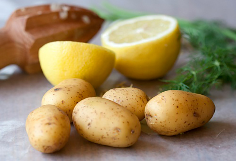 Cách làm mặt nạ khoai tây và chanh