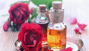 Học ngay cách làm nước hoa hồng cực đơn giản cho da săn chắc sáng mịn