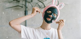 Làm da căng mọng dễ dàng chỉ với cây lăn đá khi đắp mặt nạ giấy