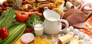 Những loại thực phẩm nên tránh trong quá trình điều trị mụn