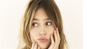 Ngưng làm việc này ngay nếu không muốn da mặt đầy mụn!