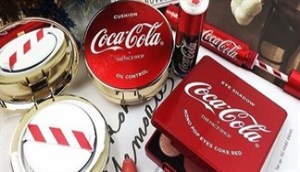 Cận cảnh bộ mỹ phẩm TheFaceShop x Coca Cola 