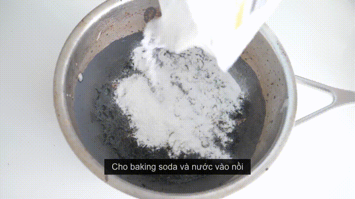 Không cần thuốc tẩy, mẹo sau sẽ giúp bạn rửa nồi bị cháy trong nháy mắt Không cần thuốc tẩy, mẹo sau sẽ giúp bạn rửa nồi bị cháy trong nháy mắt