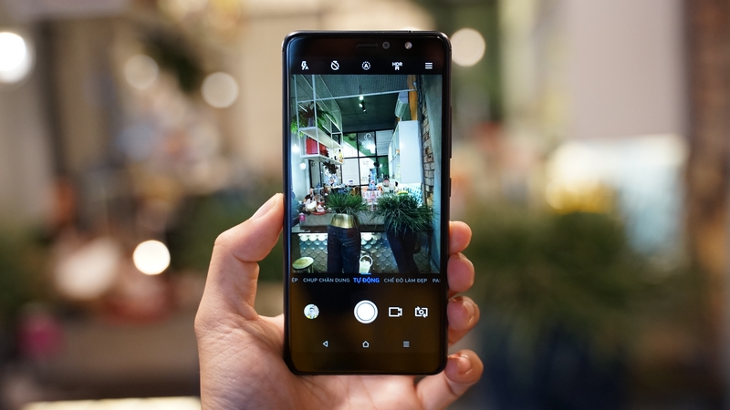 Image: https://cdn.tgdd.vn/Files/2018/12/14/1138161/dsc02776_800x450.jpg Vsmart