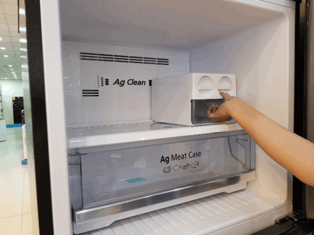 khay đá xoắn di động Đánh giá tổng quan tủ lạnh Panasonic Inverter 326 lít NR-BL359PKVN siêu tiết kiệm điện > khay đá xoắn di động