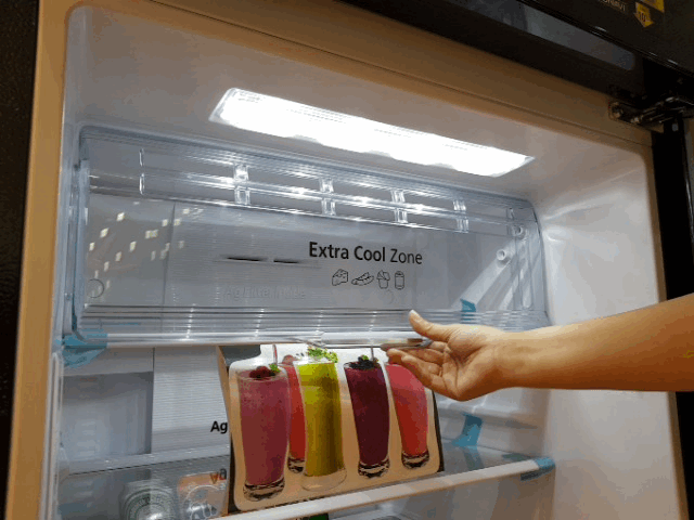 ngăn Extra Cool Zone Đánh giá tổng quan tủ lạnh Panasonic Inverter 326 lít NR-BL359PKVN siêu tiết kiệm điện > ngăn Extra Cool Zone