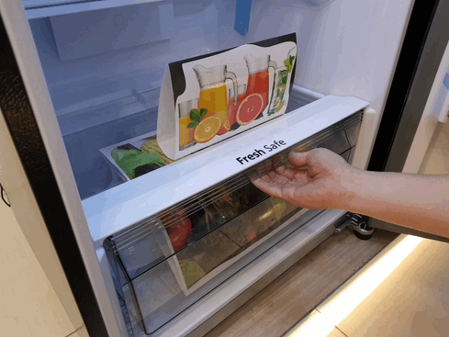 Ngăn rau quả Fresh Safe Đánh giá tổng quan tủ lạnh Panasonic Inverter 326 lít NR-BL359PKVN siêu tiết kiệm điện > Ngăn rau quả Fresh Safe